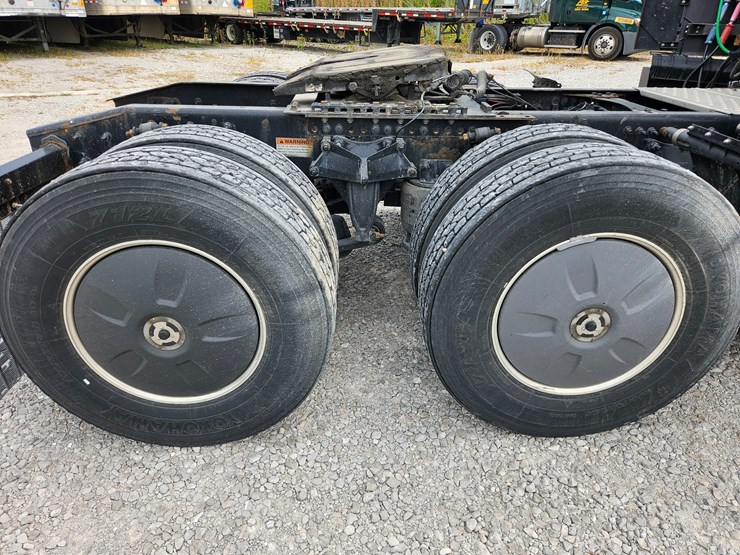 2019-freightliner-cascadia-126-image-93