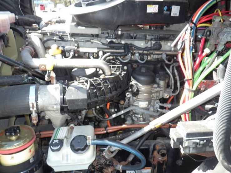 2019-freightliner-cascadia-125-image-12