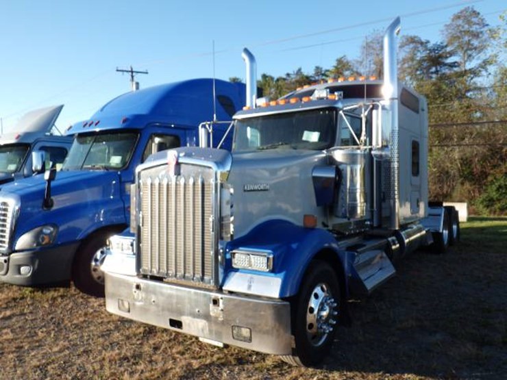 2020-kenworth-w900l-image-1