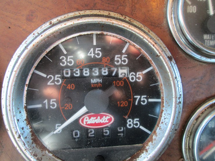 2004-peterbilt-357-image-45