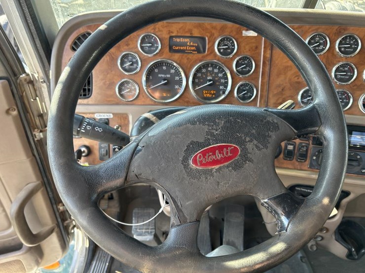 2009-peterbilt-386-image-71