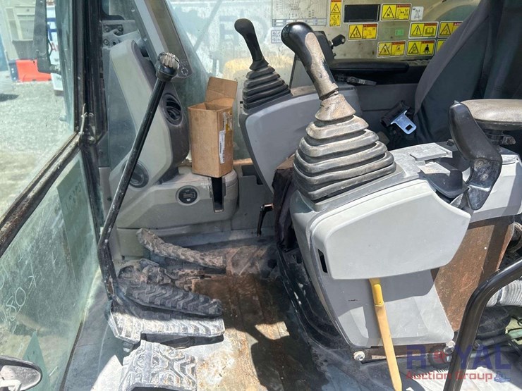 2016-caterpillar-349fl-image-9