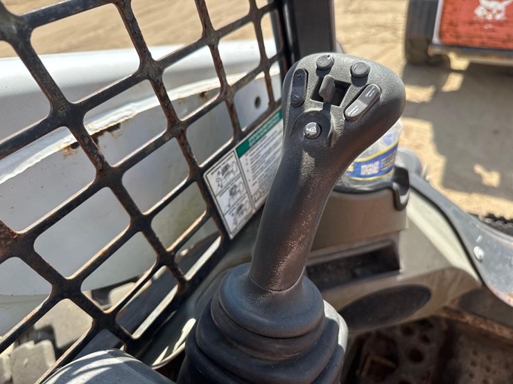 2012-bobcat-s850-image-26