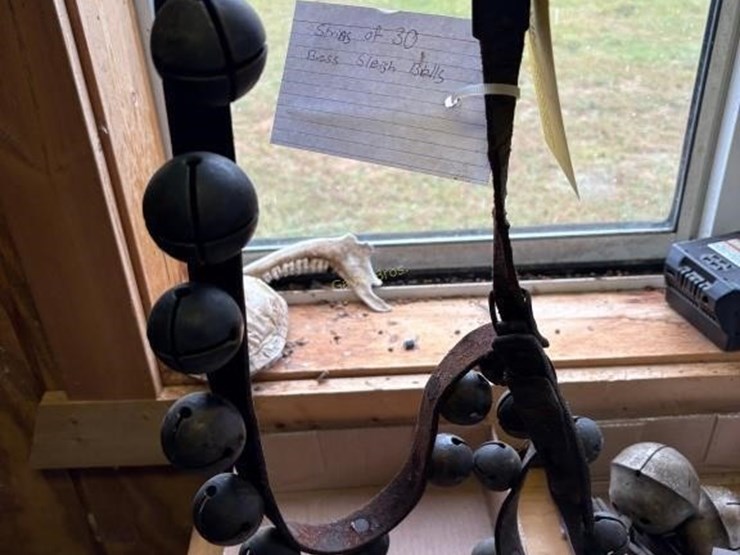 30-brass-sleigh-bells-image-3