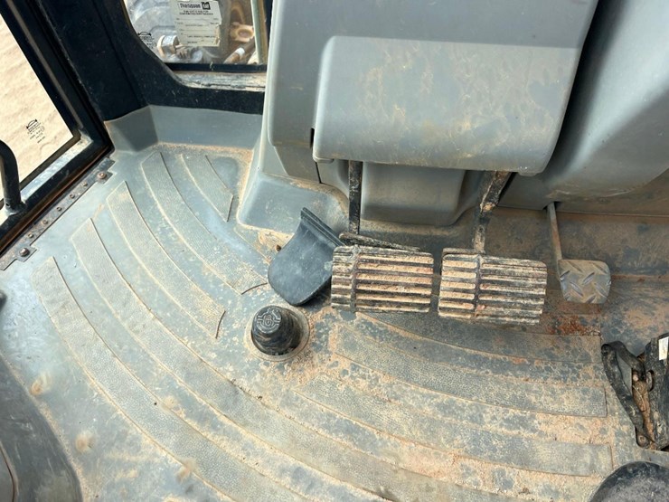 2015-caterpillar-420f-it-image-38