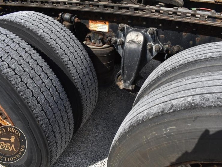 2015-freightliner-cascadia-125-image-39