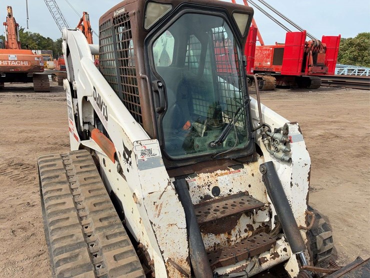 2008-bobcat-t300-image-21