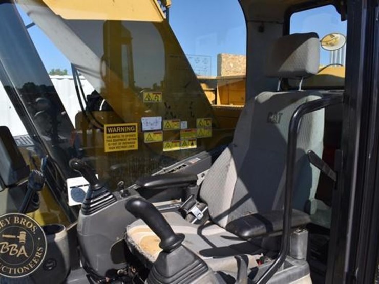 2015-caterpillar-328d-lcr-image-37
