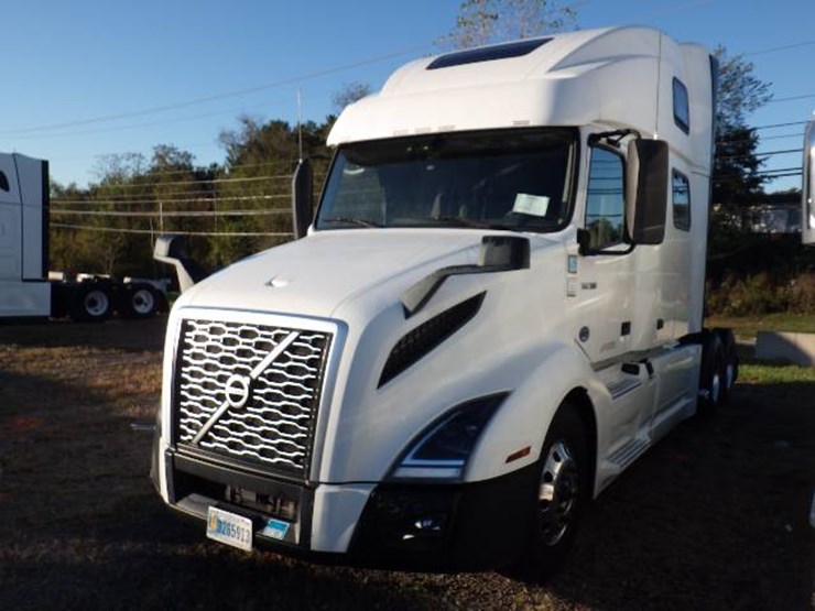 2022-volvo-vnl-860-image-1