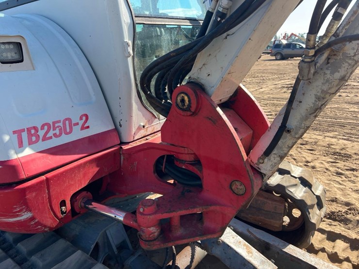 takeuchi-tb250-2-image-24