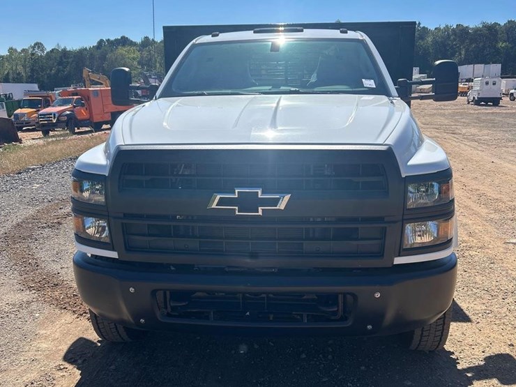 2023-chevrolet-silverado-6500hd-image-5