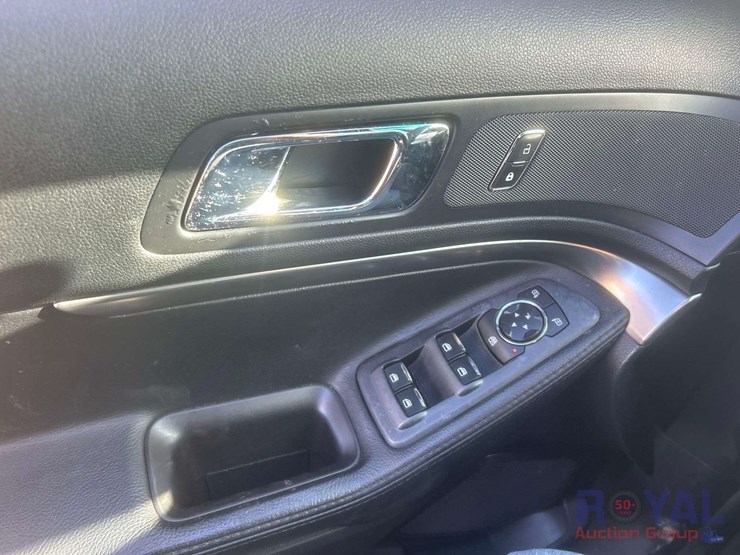 2016-ford-explorer-image-11