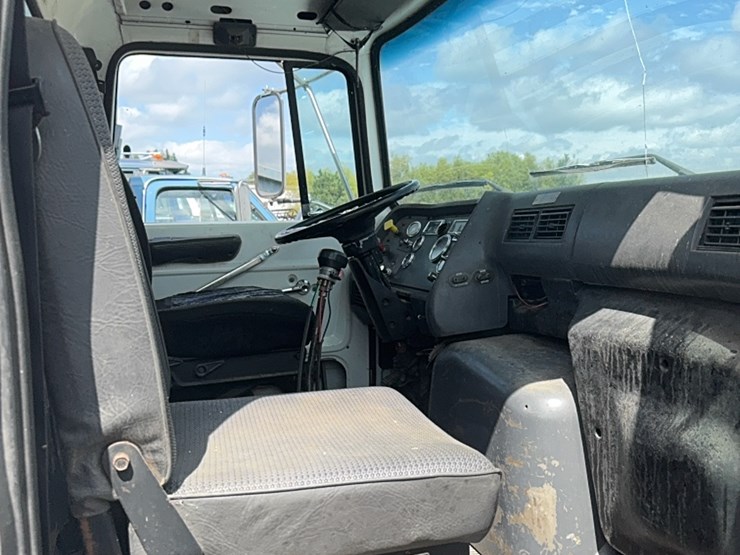 1995-ford-l9000-image-26