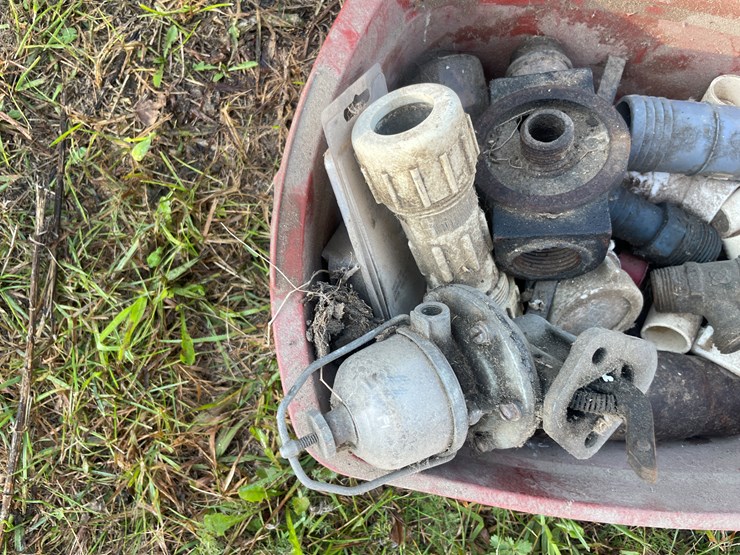 #5076-•-assorted-plumbing-fittings-image-9