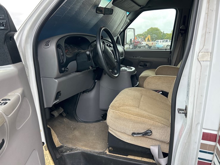 2002-ford-e450-image-8