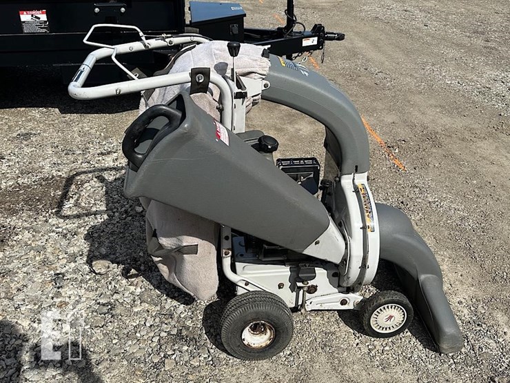 white-yard-boss-950-chipper/-vac-136-image-3