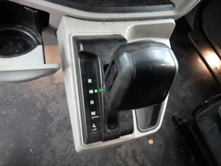 2018-peterbilt-579-image-12