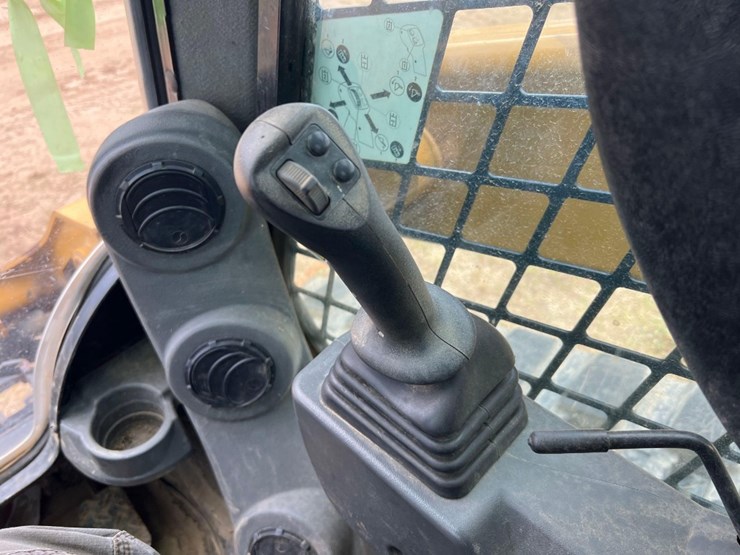 2019-caterpillar-289d3-image-23