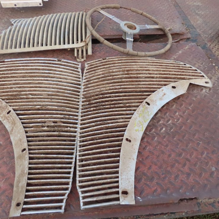 Grill and Steering Wheel Group
