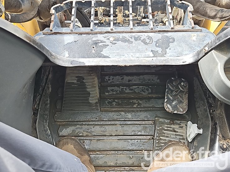 2022-caterpillar-289d3-image-28