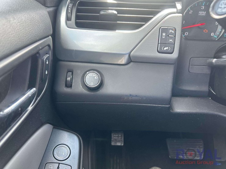2019-chevrolet-suburban-image-15