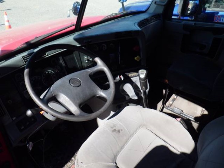 2013-freightliner-cl120-columbia-image-10