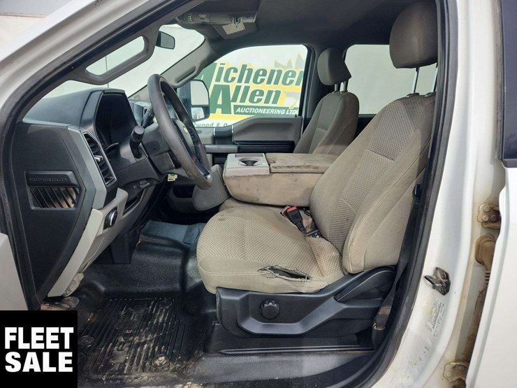 2021-ford-f350-image-16