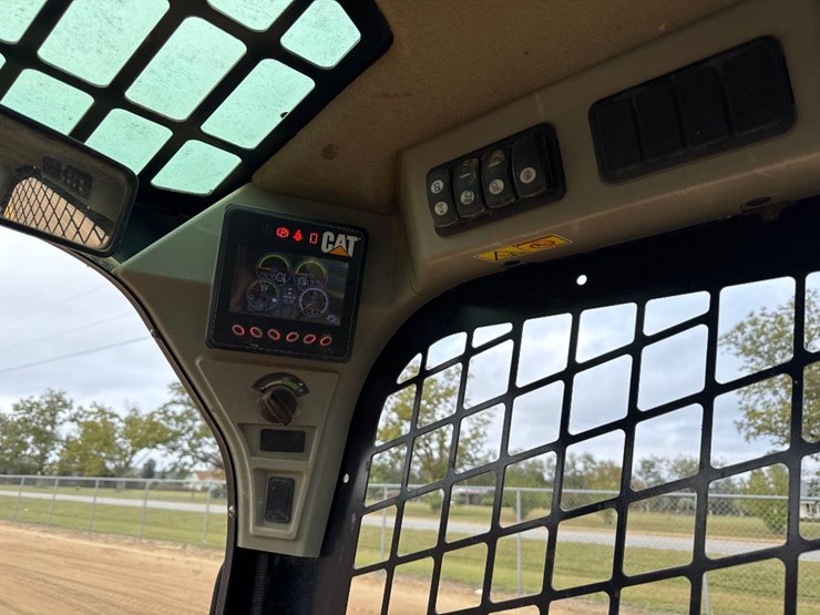 2016-caterpillar-259d-image-27