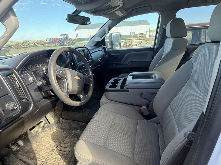 2017-chevrolet-silverado-2500hd-image-32