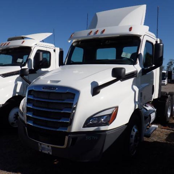 2018 FREIGHTLINER CASCADIA 126