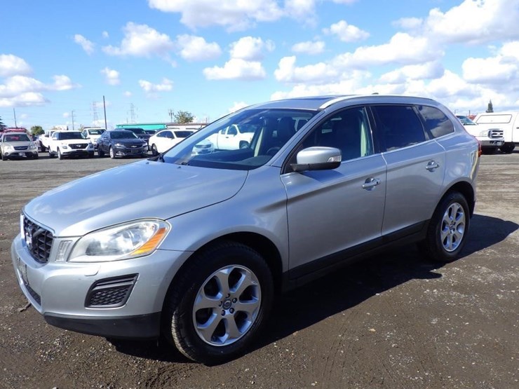 2013-volvo-xc60-image-1