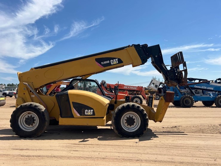 2018-caterpillar-tl1055d-image-5