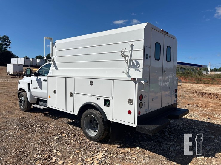 2023-chevrolet-silverado-6500hd-image-4