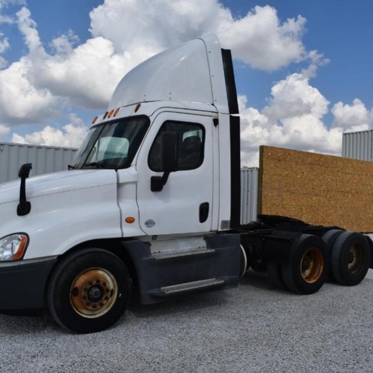2015 FREIGHTLINER CASCADIA 125