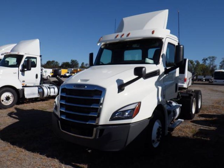 2018-freightliner-cascadia-126-image-1
