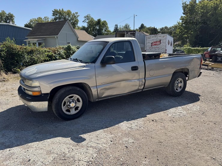 2002-chevrolet-silverado-1500-image-1