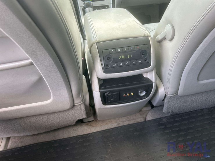 2012-gmc-acadia-suv-image-22