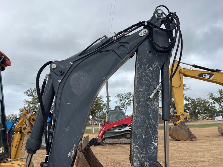 2017-deere-410l-image-32