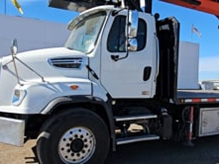 2017-freightliner-114sd-image-5