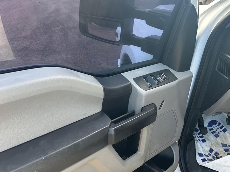 2019-ford-f350-xl-image-26