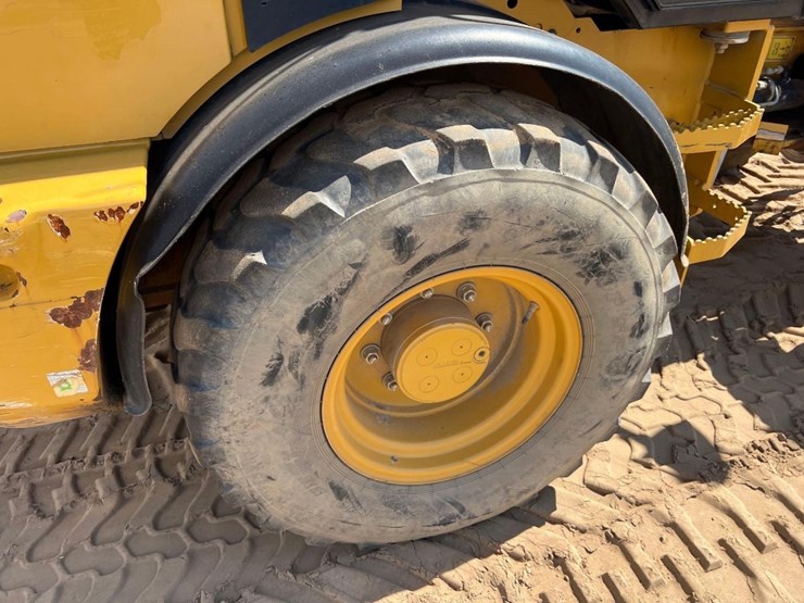 2021-caterpillar-908m-image-11