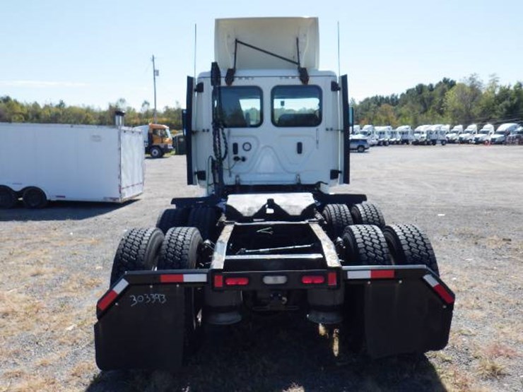 2018-freightliner-cascadia-125-image-6