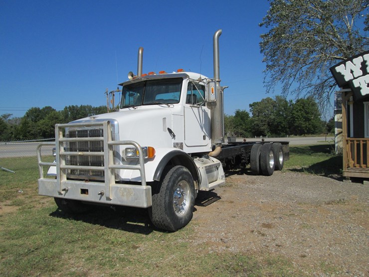 2004-peterbilt-357-image-1