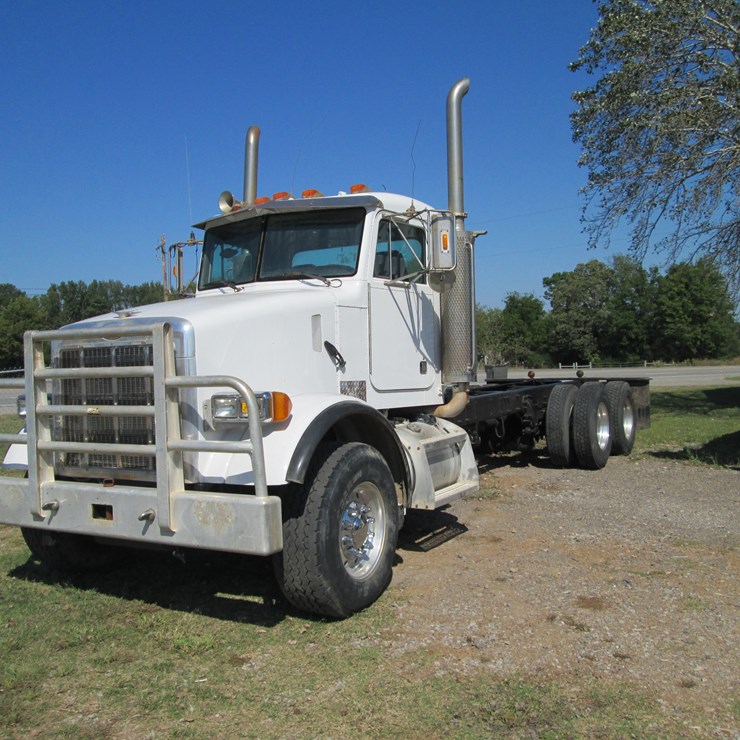 2004 PETERBILT 357