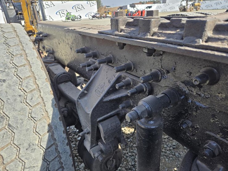 2005-mack-cl733-image-21