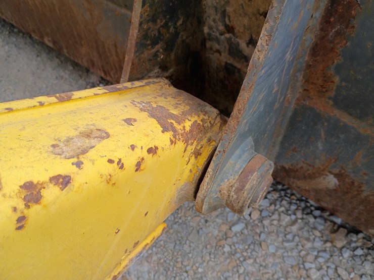 new-holland-lb75-image-106