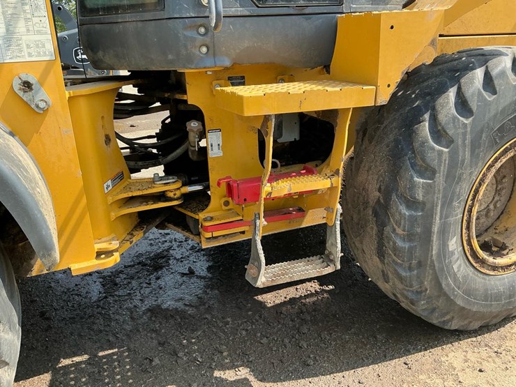 2018-deere-524k-image-37