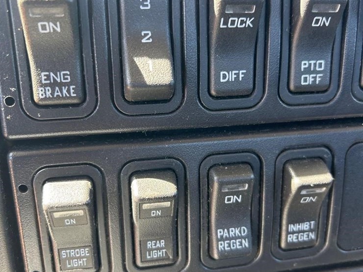 2015-international-durastar-4400-image-30