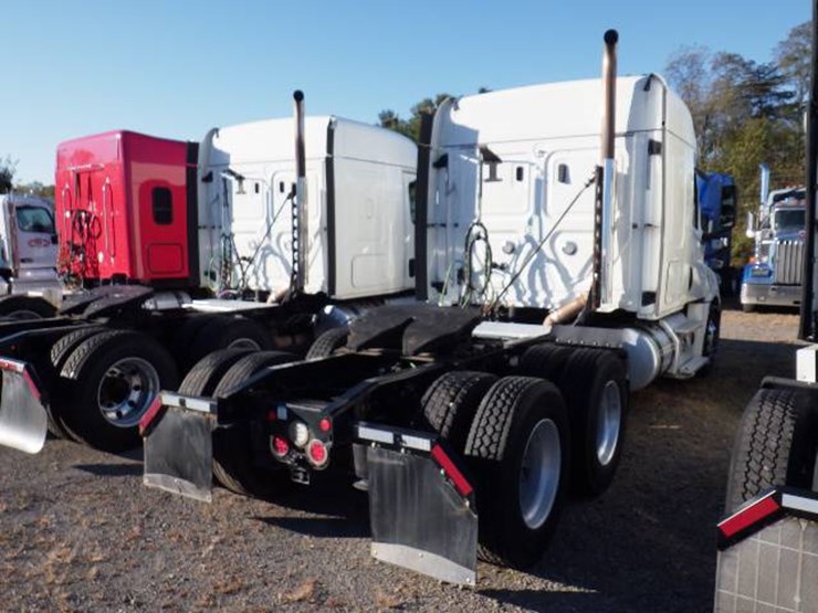 2019-freightliner-cascadia-126-image-5