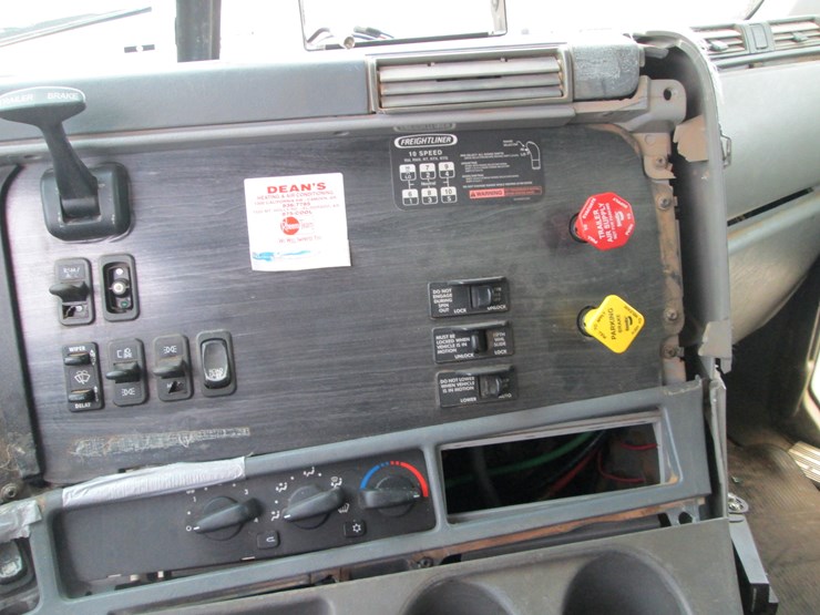 2006-freightliner-columbia-120-image-39